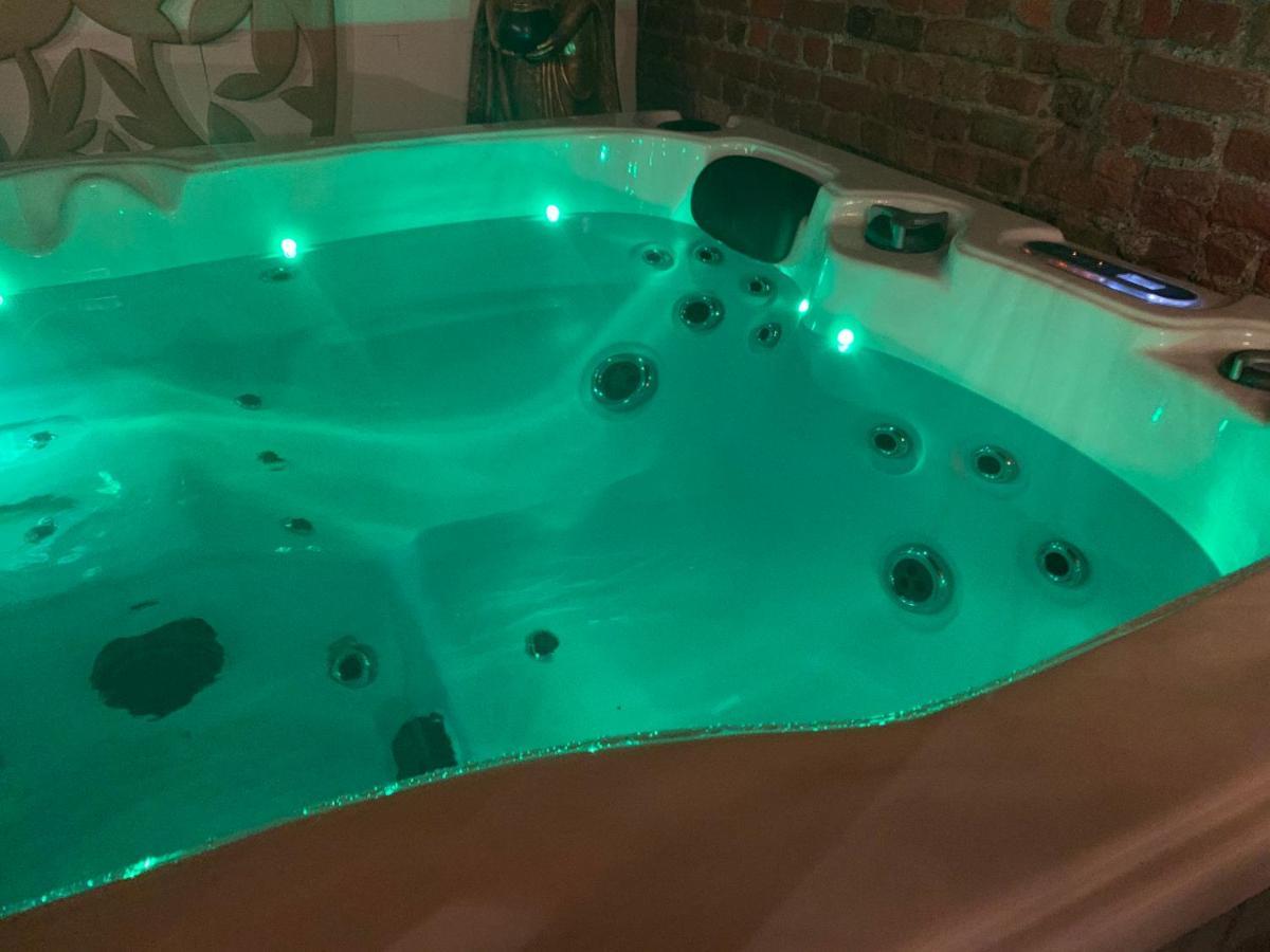 Nice And Cosy Place With Jacuzzi And Sauna To Relax In The Centre Of 安特卫普 外观 照片